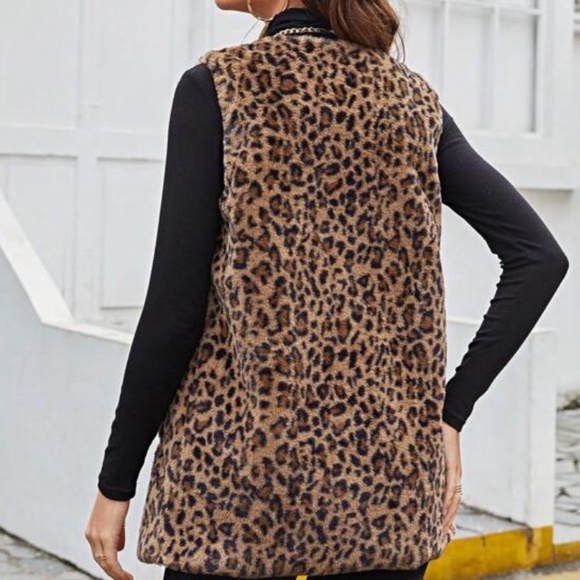 Cozy Leopard Print Open Front Oversized Vest - Picture 5 of 6